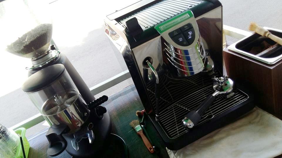 Thanh Lý Máy Pha Cafe Espresso Cũ Giá Rẻ hiệu Nouva Simonelli Oscar 2 và Máy Xay HC 600.